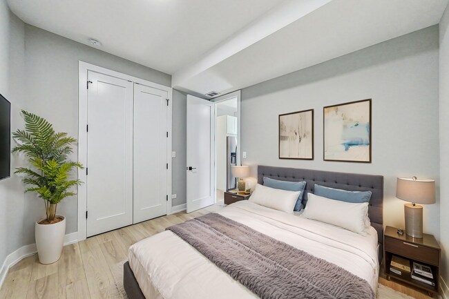 Building Photo - 2818 W Fletcher St