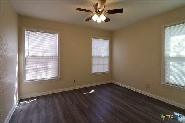 Building Photo - 1512 White Ave