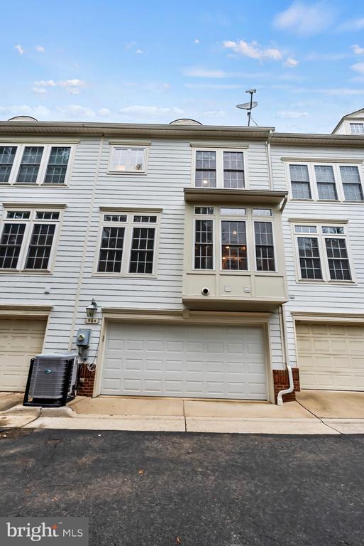 Building Photo - 904 W Glebe Rd