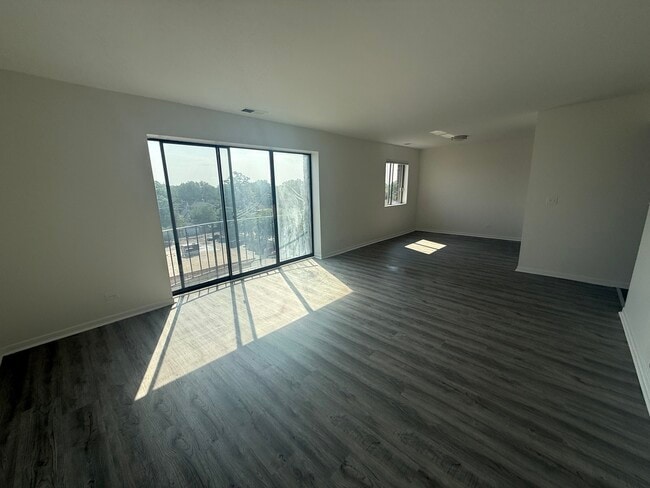 Building Photo - 2300 N Harlem Ave
