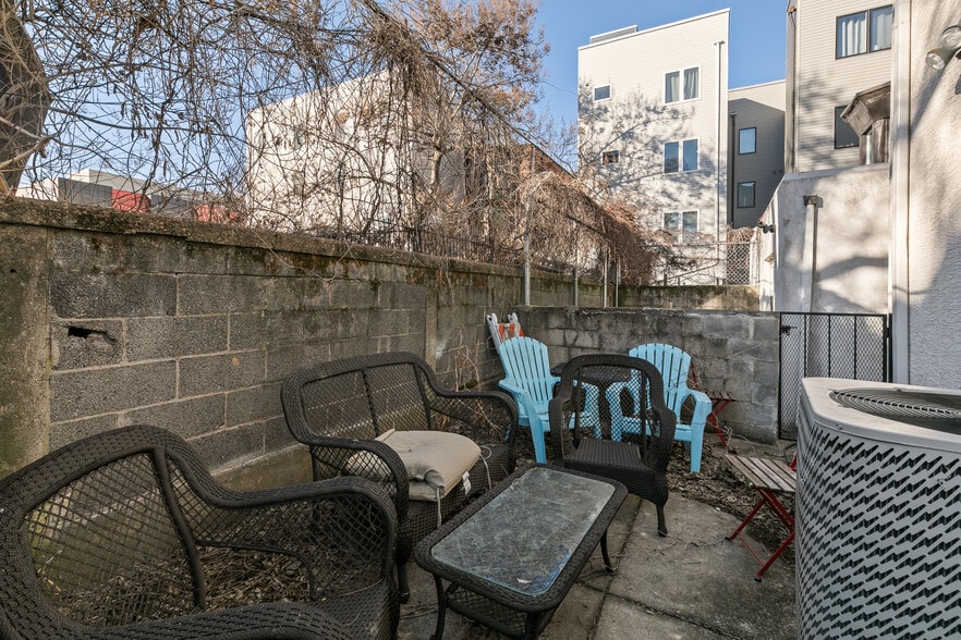 Building Photo - 1628 N Willington St