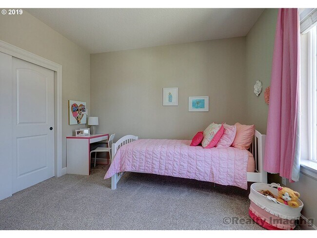 Building Photo - FOR RENT UNFURNISHED: Beautifully maintained 2015 Noyes-built home, 5 bed, 3 bath, 2 car garage w...