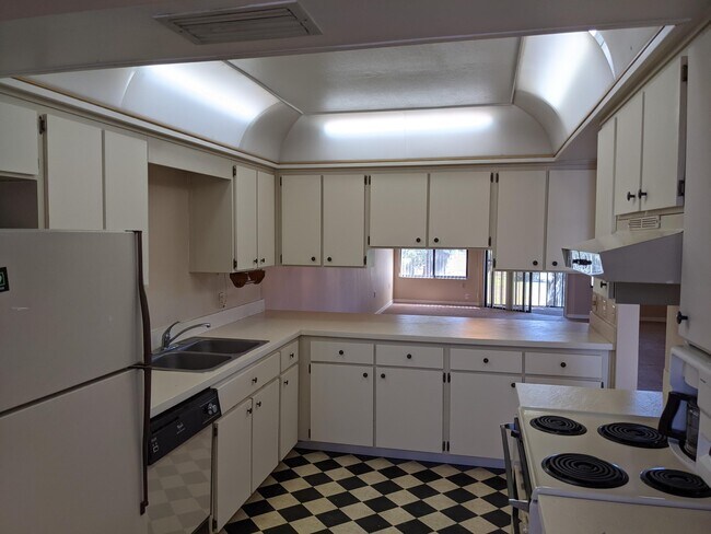 Building Photo - 3035 Finsterwald Dr