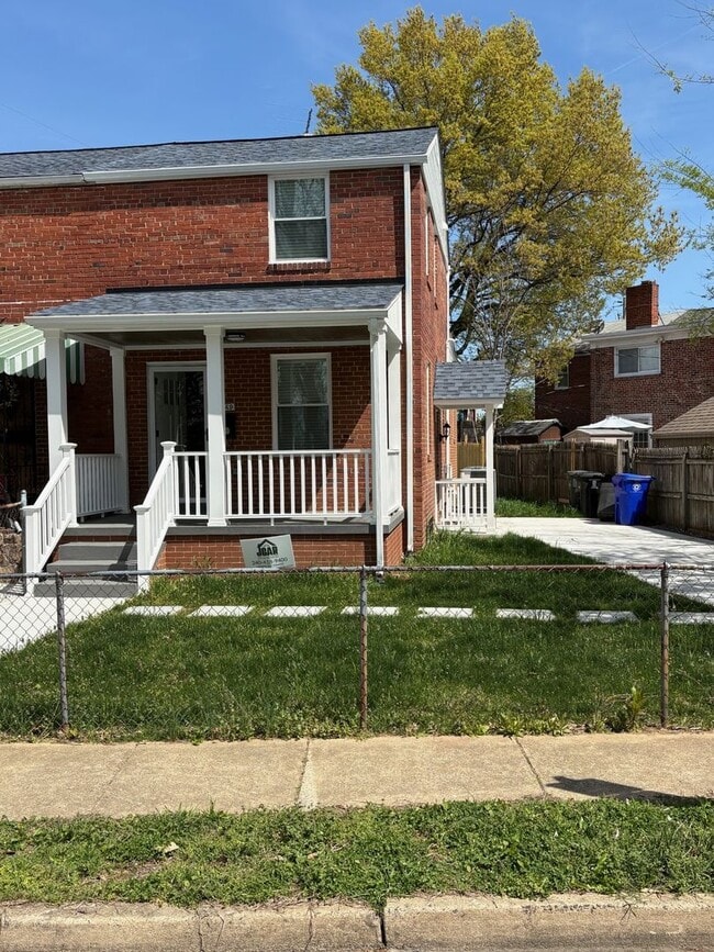 Building Photo - Beautifully Rebuilt Three Bedroom Duplex Near Four Mile Run and I-395