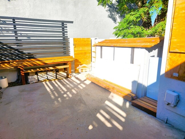 Building Photo - 6020 Carmen Blvd