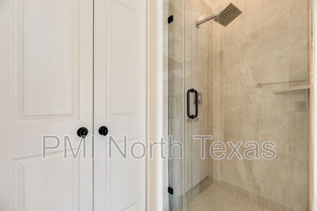 Building Photo - 3394 Overhill Dr