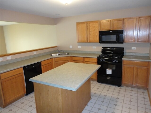 Building Photo - 1319 Roth Dr