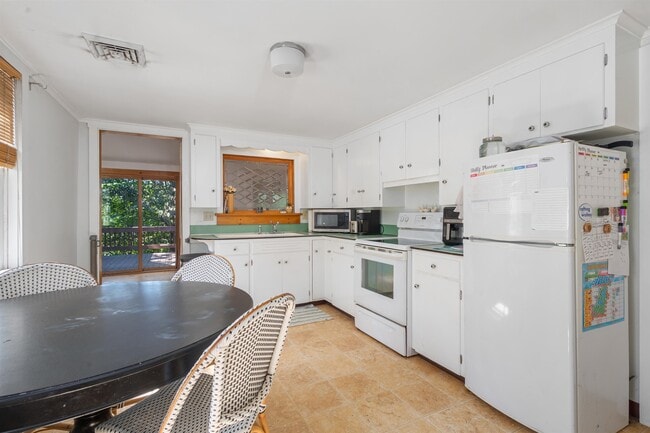 Building Photo - 468 Union Ave