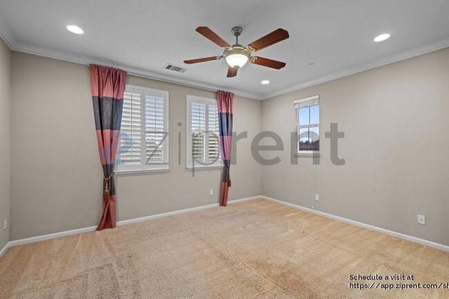 Building Photo - 137 Burbank St