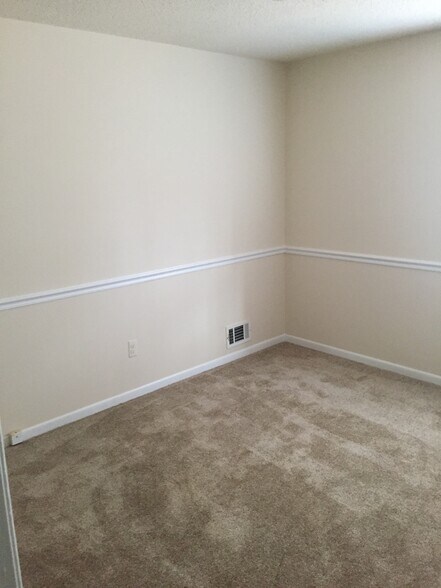 Building Photo - 145 Coldstream Dr