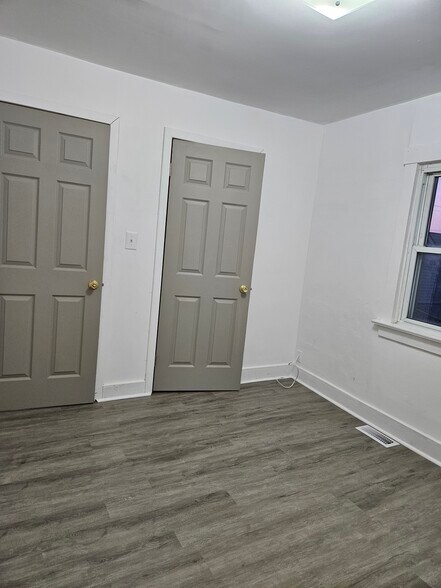 Building Photo - 1020 Wingert St