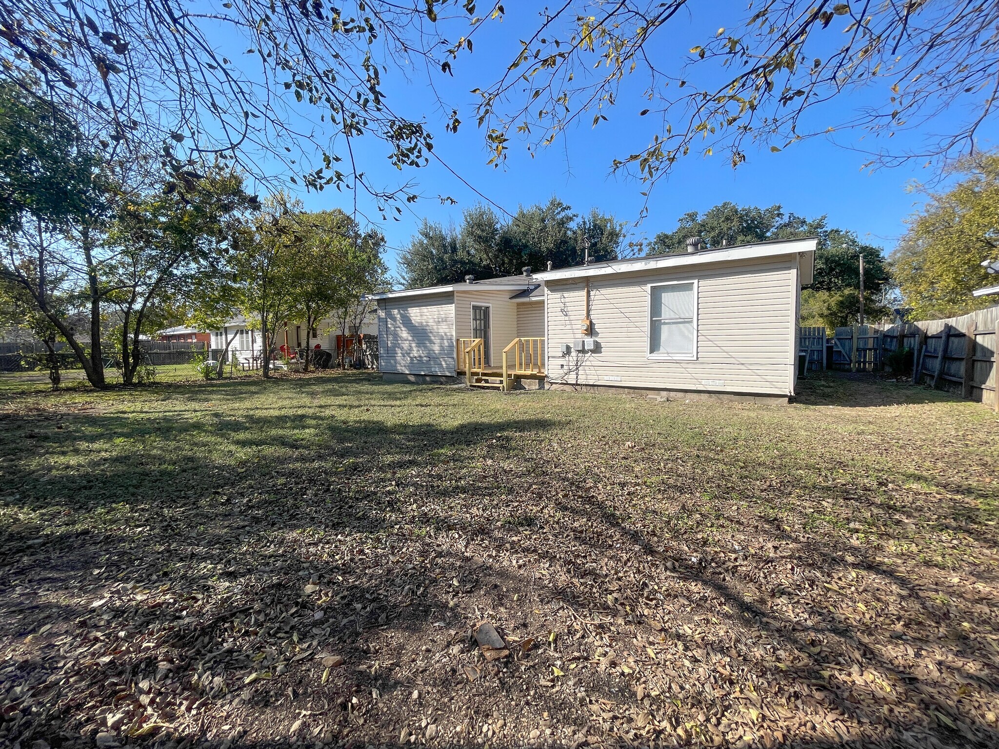 Building Photo - 3812 Pine Ave