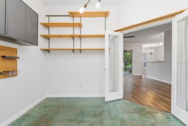 Building Photo - 7 Deerwood St