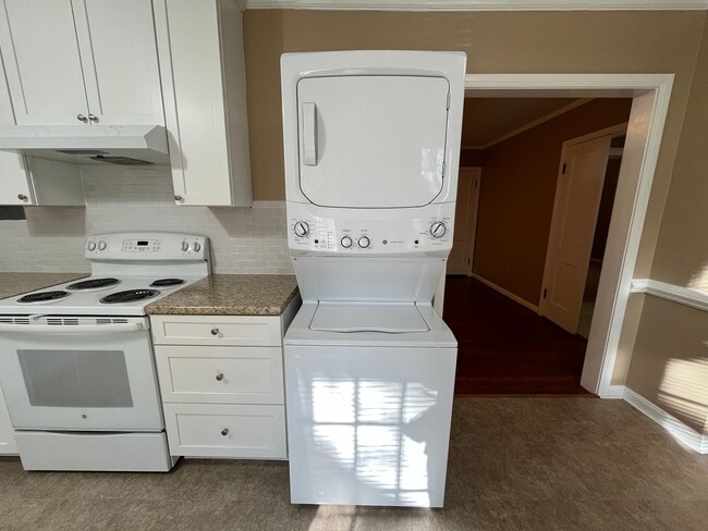 Building Photo - Charming Brick House off Fort Avenue