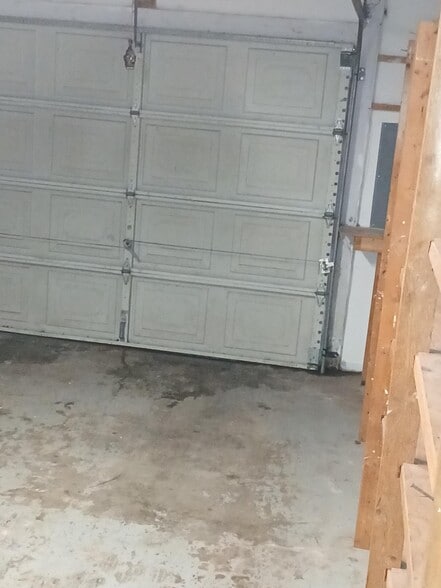 Garage with shelving - 3049 Old Stone Dr