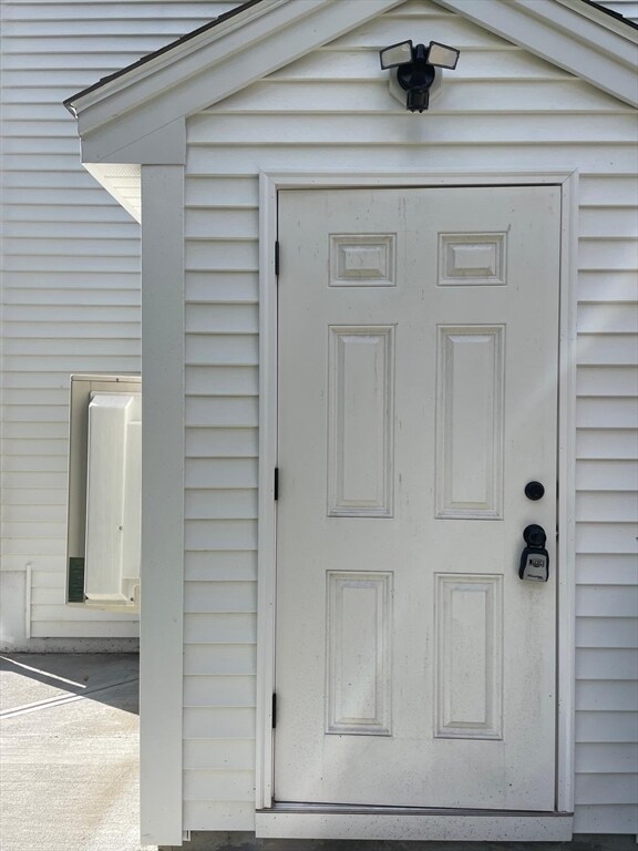 Building Photo - 202 Shores St