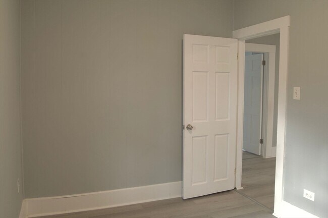 Building Photo - 105 Clarendon St