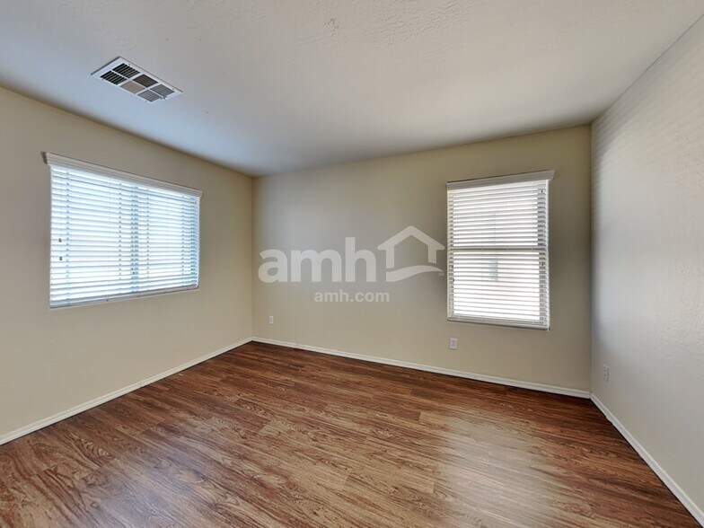 Building Photo - 2063 S Starling Dr