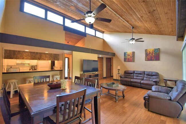 Building Photo - 5027 Sherwood Ln
