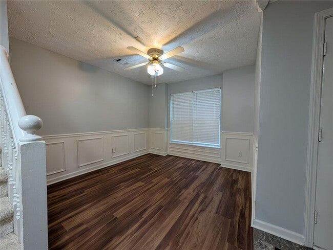 Building Photo - 3004 Dogwood Ln