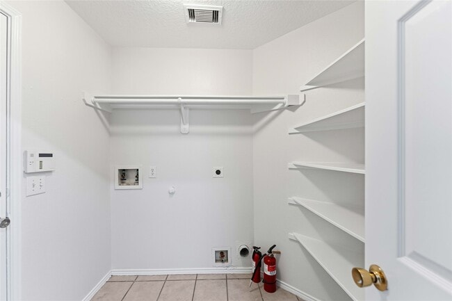 Building Photo - 21219 Somerset Park Ln