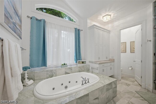 Building Photo - 2540 Half Moon Walk