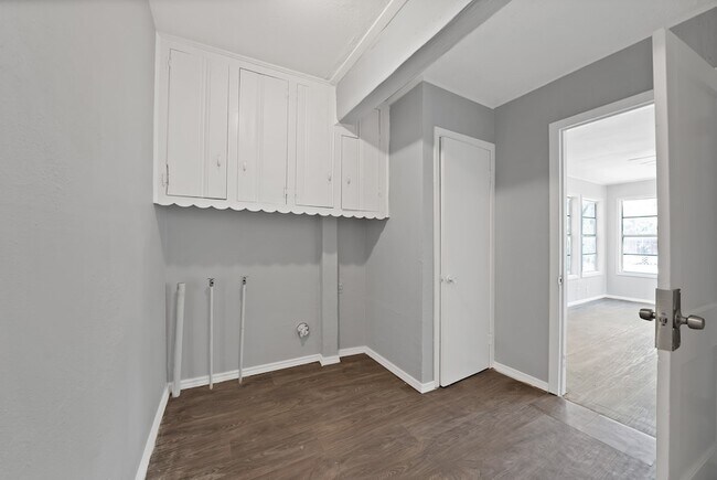 Building Photo - 2305 8th Ave