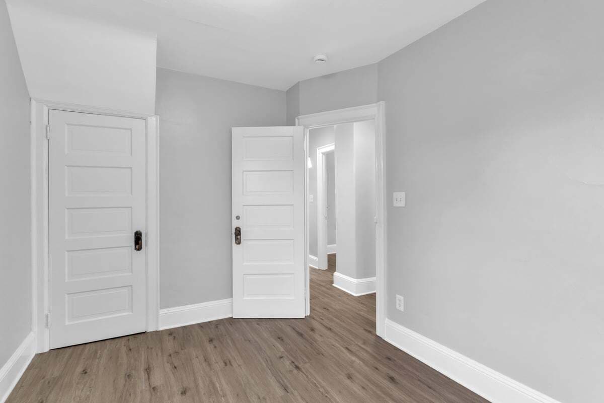 Building Photo - 80 E Hazeltine Ave