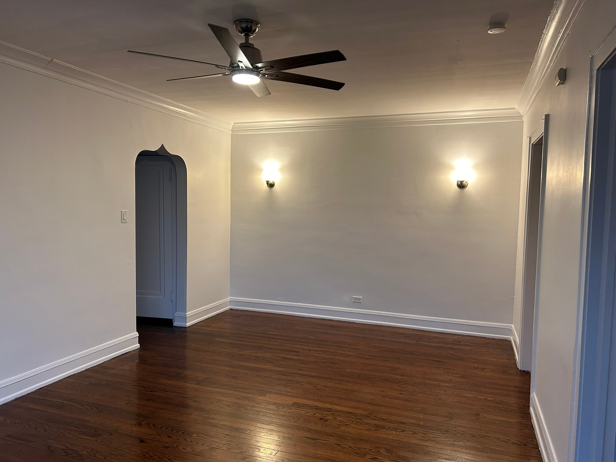 Building Photo - 2737 W Lunt Ave