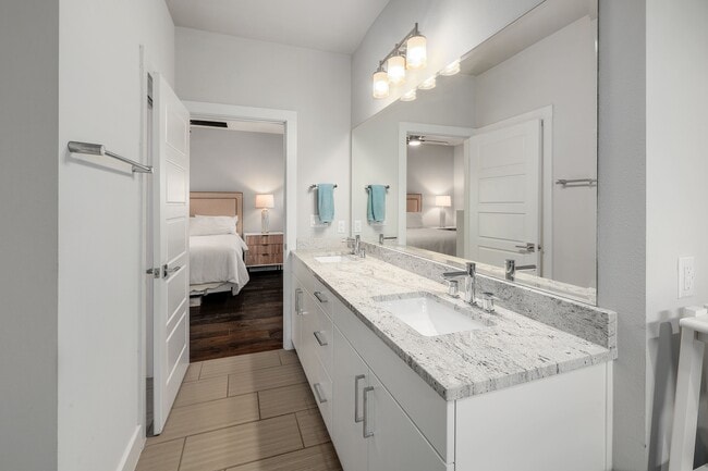 Building Photo - 1205 Elm St