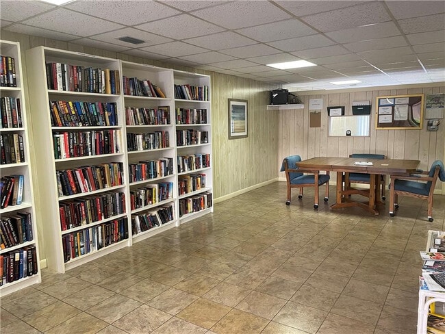 Building Photo - 4629 Poinciana St