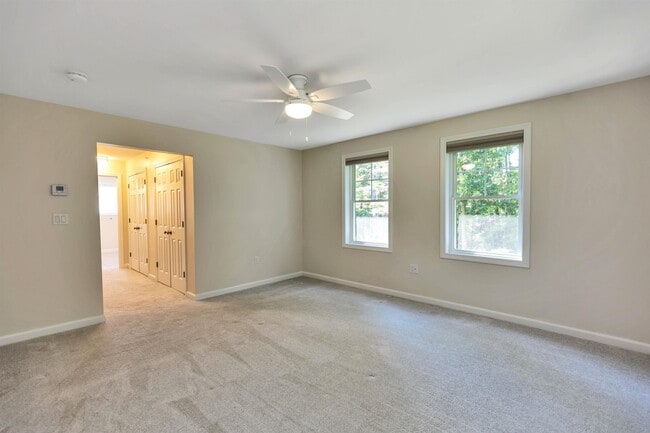 Building Photo - 240 Knollwood Way