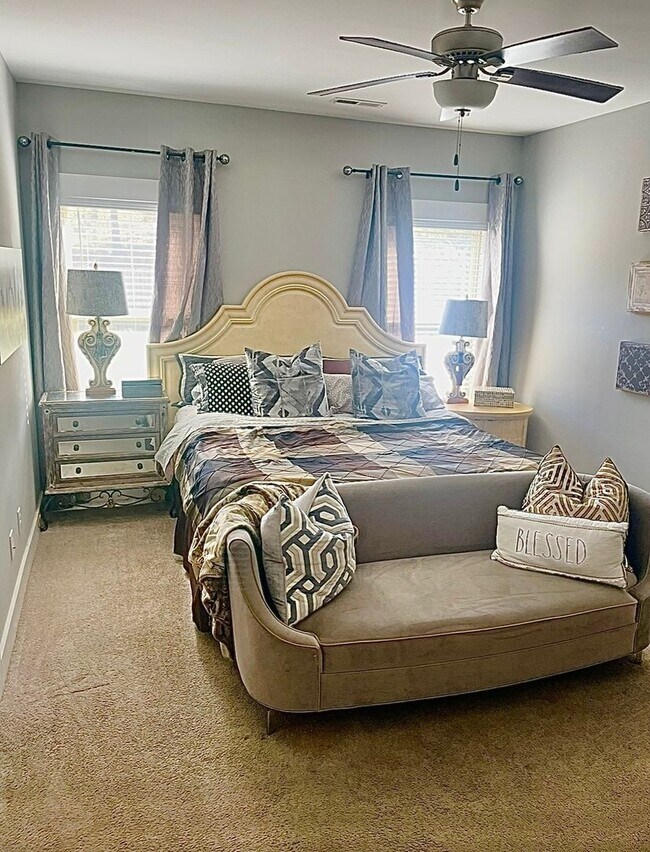 Building Photo - 1013 Edgewater Ln