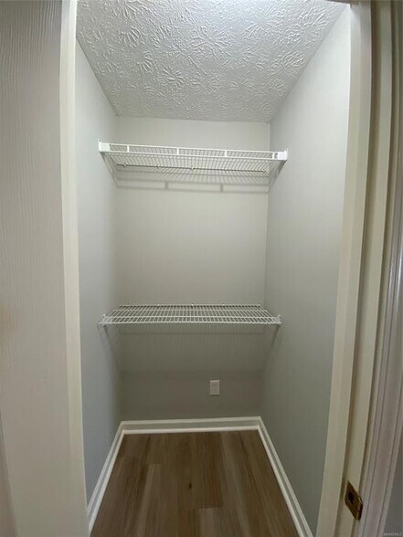 Building Photo - 514 Saddlewood Dr