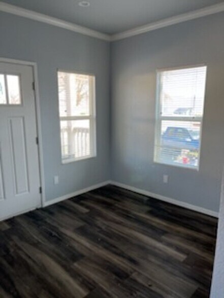 Building Photo - Anthony's