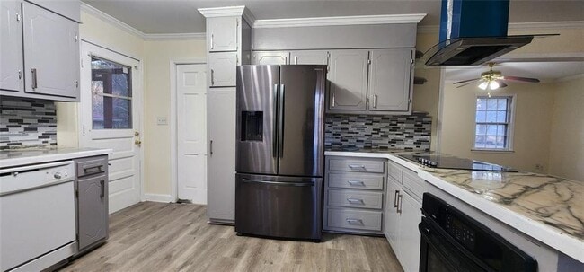 Building Photo - 2349 Valley Way