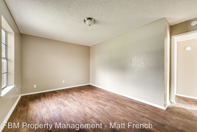 Building Photo - 1001 NE 3rd St