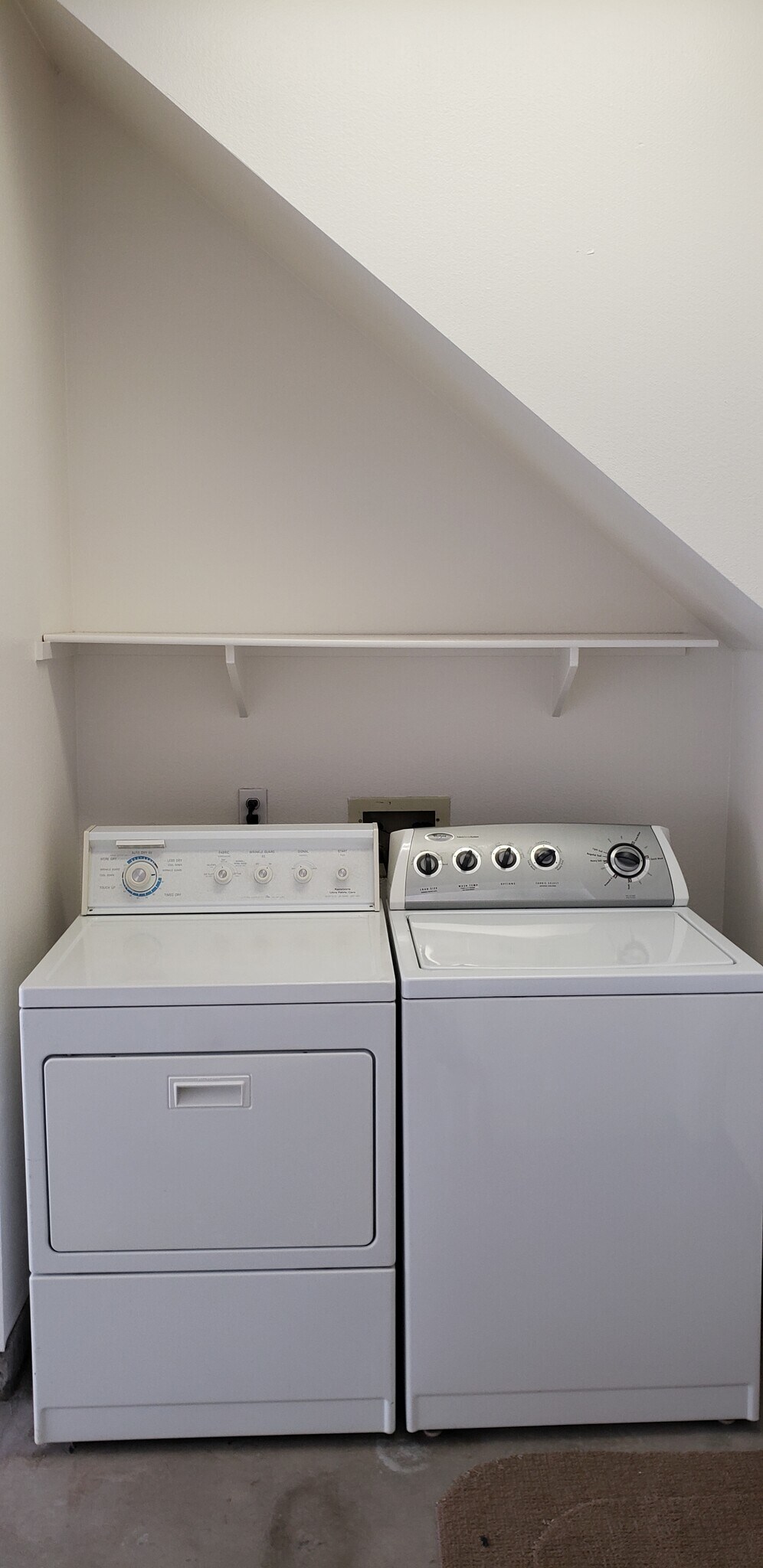 Laundry in Garage - 5532 Renaissance Ave