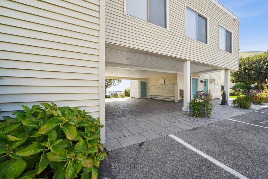 Building Photo - 61 Seaview Ave