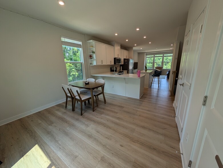 Dining Area - 460 Spearfield Ln