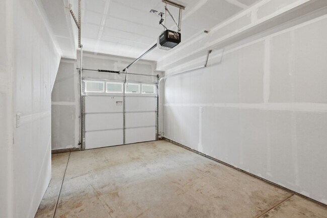 Building Photo - 13364 NE 175th Pl
