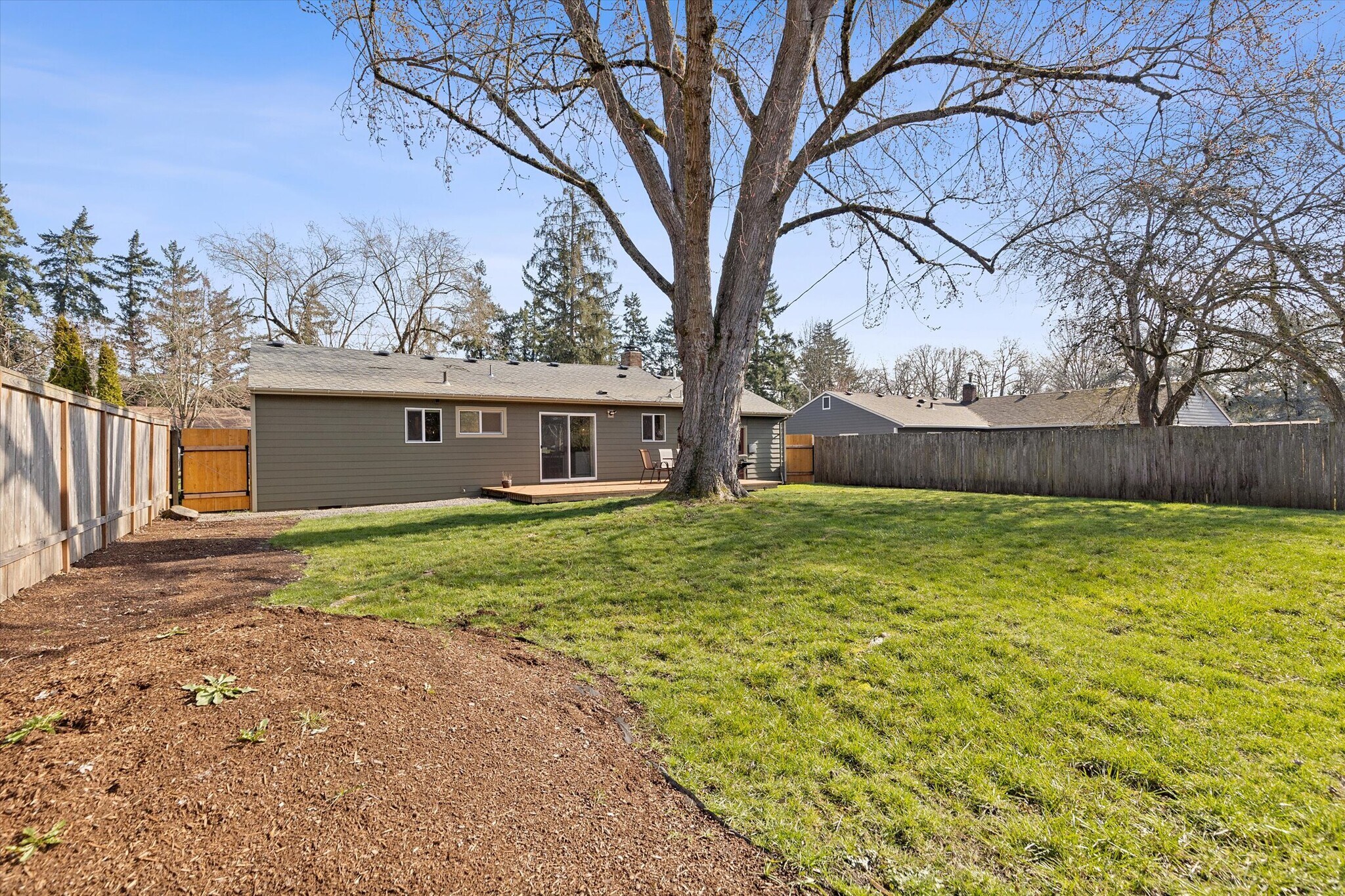 Building Photo - 4775 SW Beech Dr