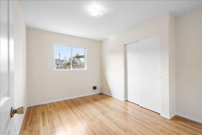 Building Photo - 2208 Buena Vista Ave