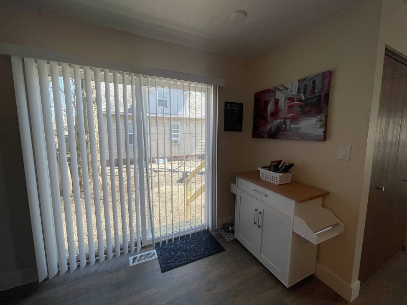 Building Photo - 1104 S State St