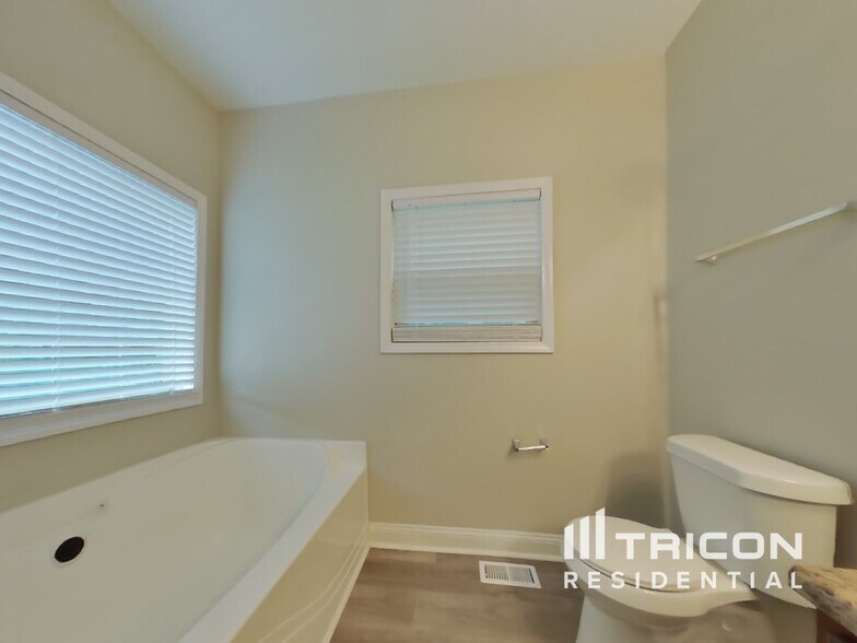 Building Photo - 124 Kings Crossing Ct