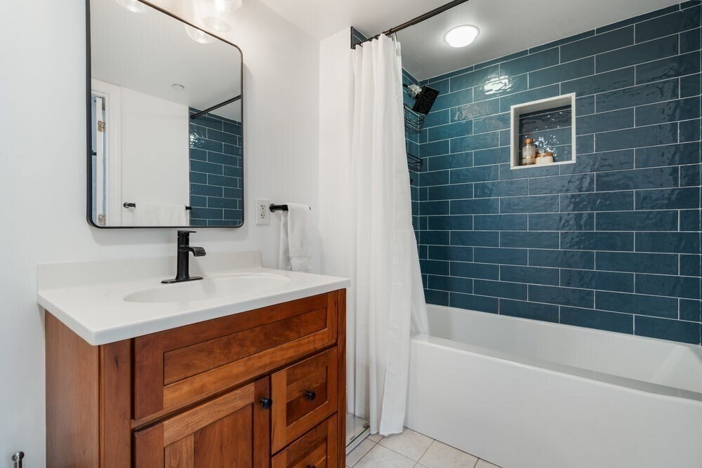 Building Photo - 881 E 1st St