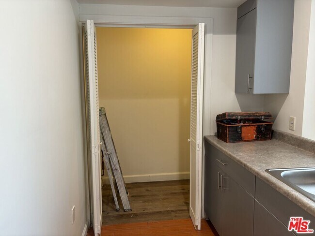 Building Photo - 1412 S Sherbourne Dr