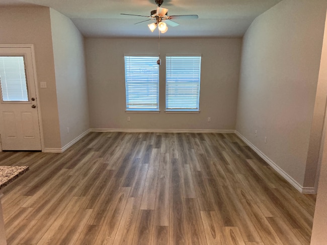 Building Photo - 10905 Hollister Ln