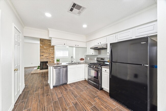 Building Photo - 3915 Flintrock Ln
