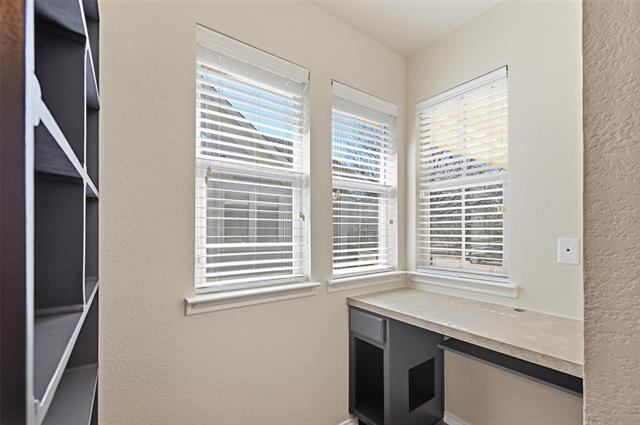 Building Photo - 113 Creekview Dr